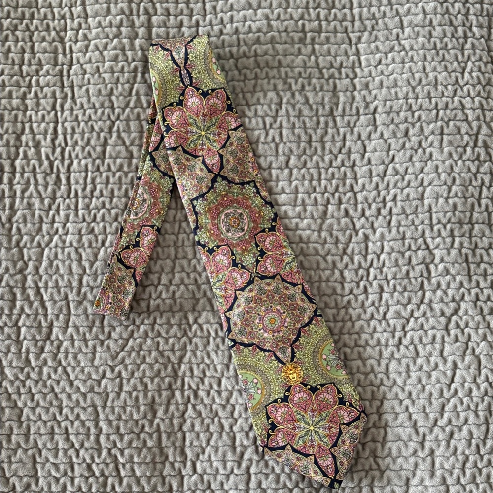 GIANNI VERSACE - Vintage Gianni Versace silk tie with Medusa